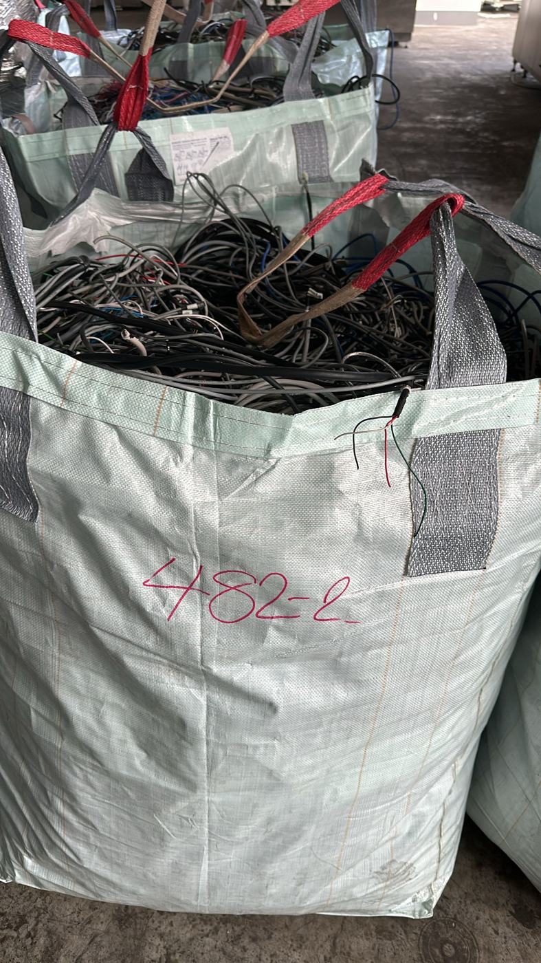 Jumbo bag of cable